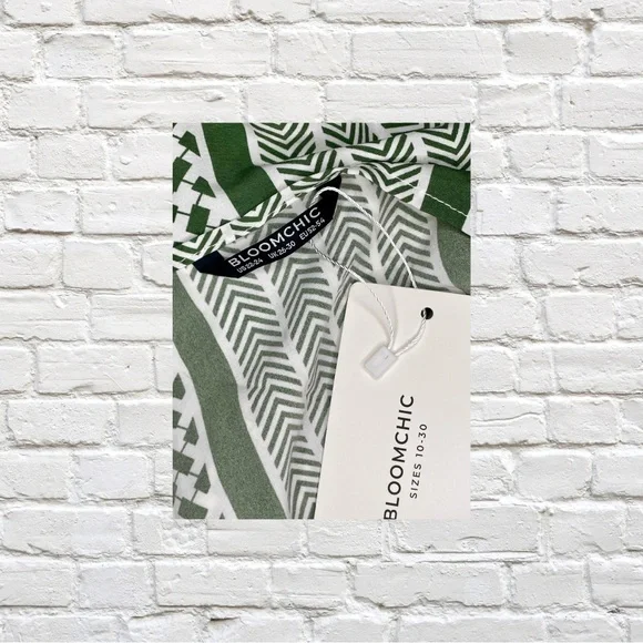 BloomChic Geometric Print Blouse - Picture 3 of 4